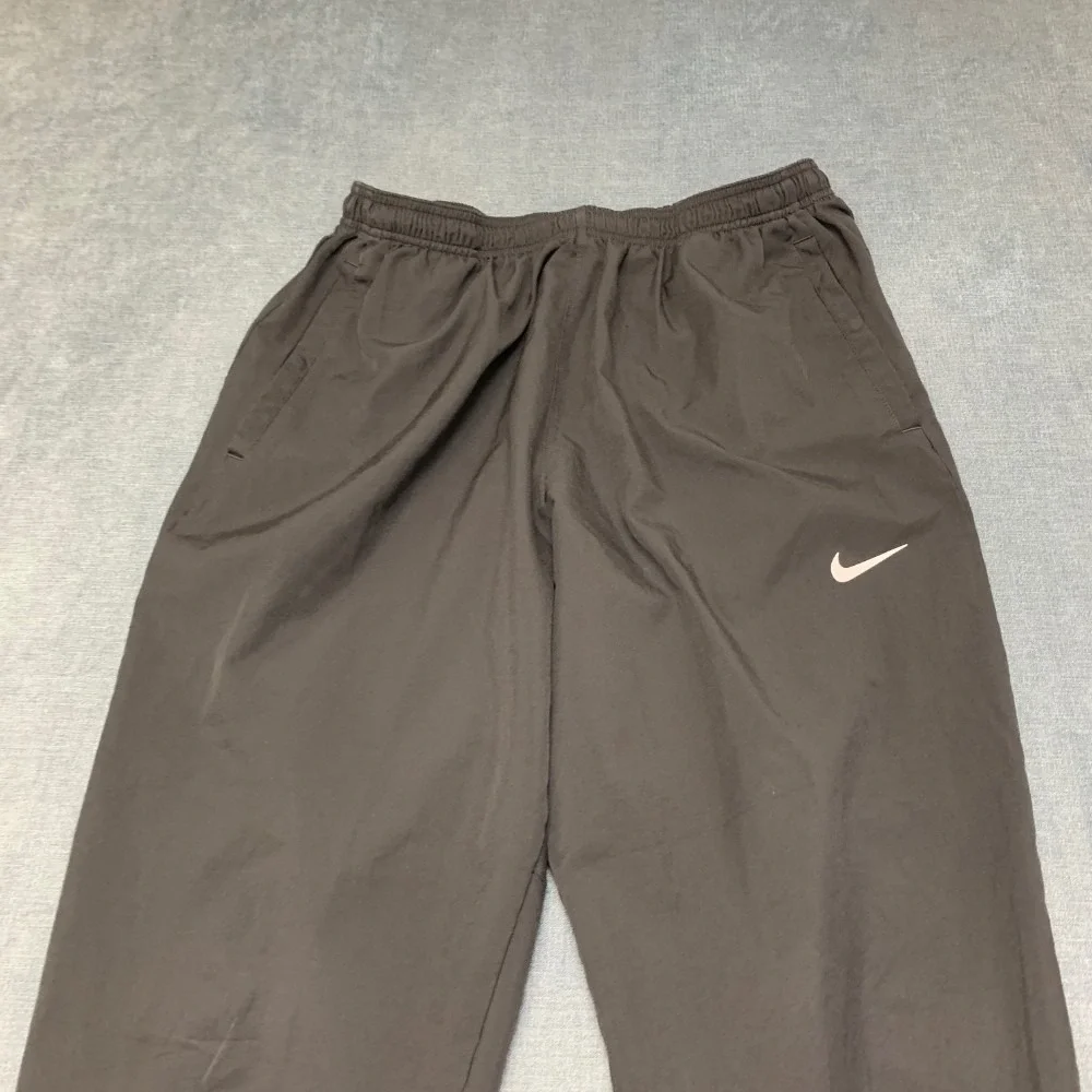 Nike Dri Fit Jogger Pants Womens XL 28x28 Black Swoosh Logo Tapered Leg Running